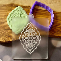 Eid Mubarak decorative cookie cutter and stamp for cupcakes, cakes and biscuits.