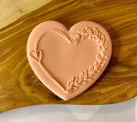 Heart Wreath Outbosser Stamp. Valentine’s Day Fondant Icing Cupcake Decorating