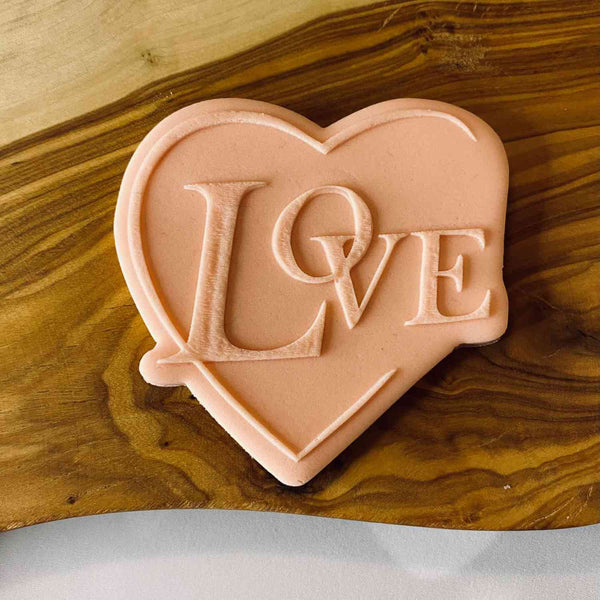 Love text in a heart cookie outbosser cutter. Perfect cookie cutter for cakes, cupcakes, biscuits.
