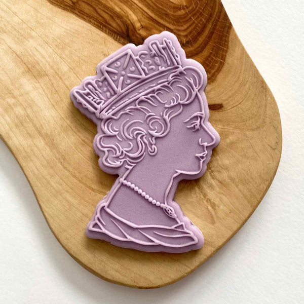 Queen's Elizabeth Platinum Jubilee fondant outbosser stamp. Perfect reverse embosser cookie cutter for cupcakes, biscuits and cakes.