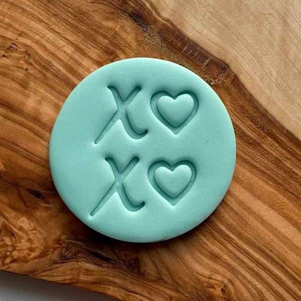 Xoxo fondant embosser cookie stamp for biscuits, cakes and cupcakes.